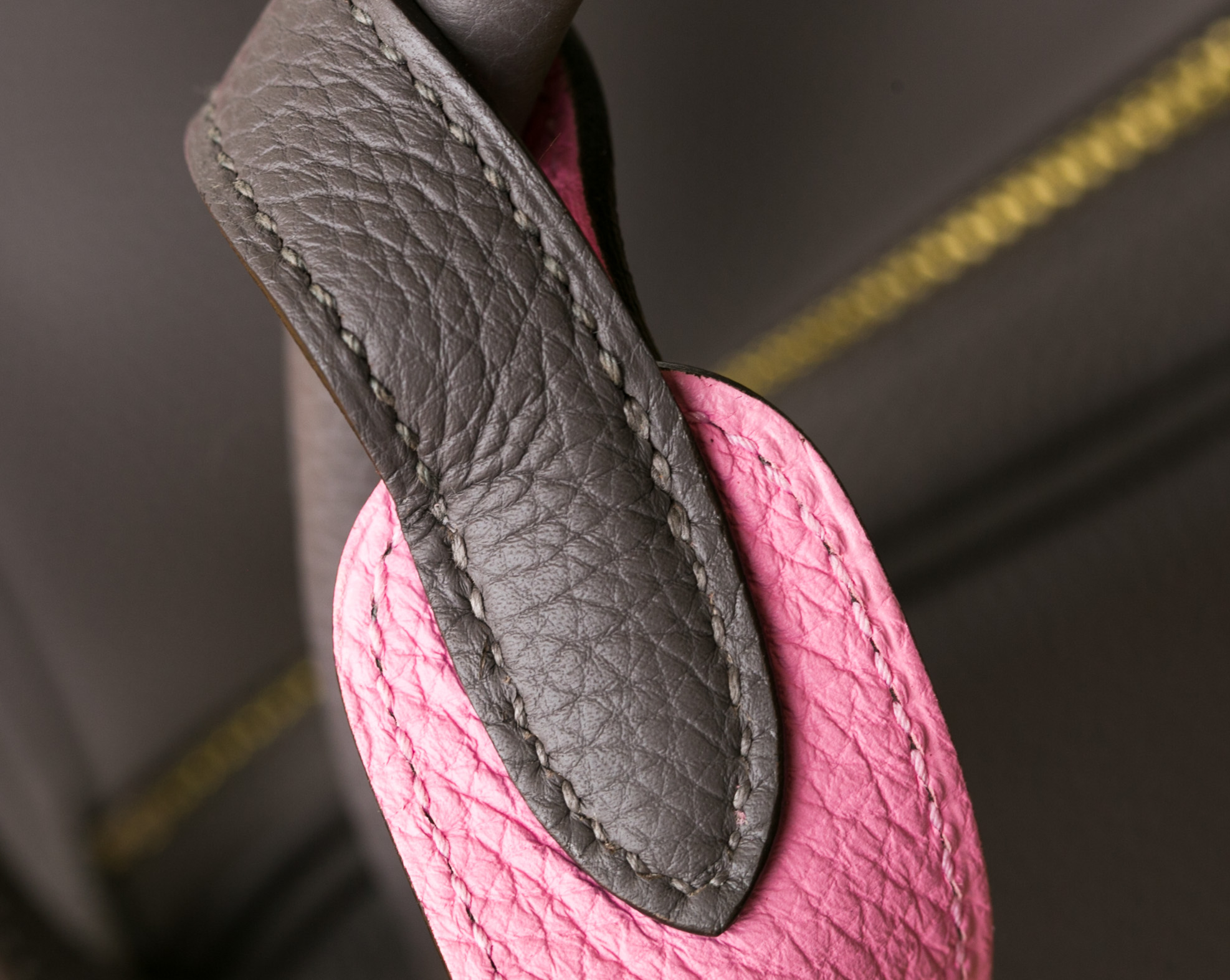 爱马仕琳迪包 Hermes Lindy30cm 8F锡器灰拼樱花粉进口togo牛皮
