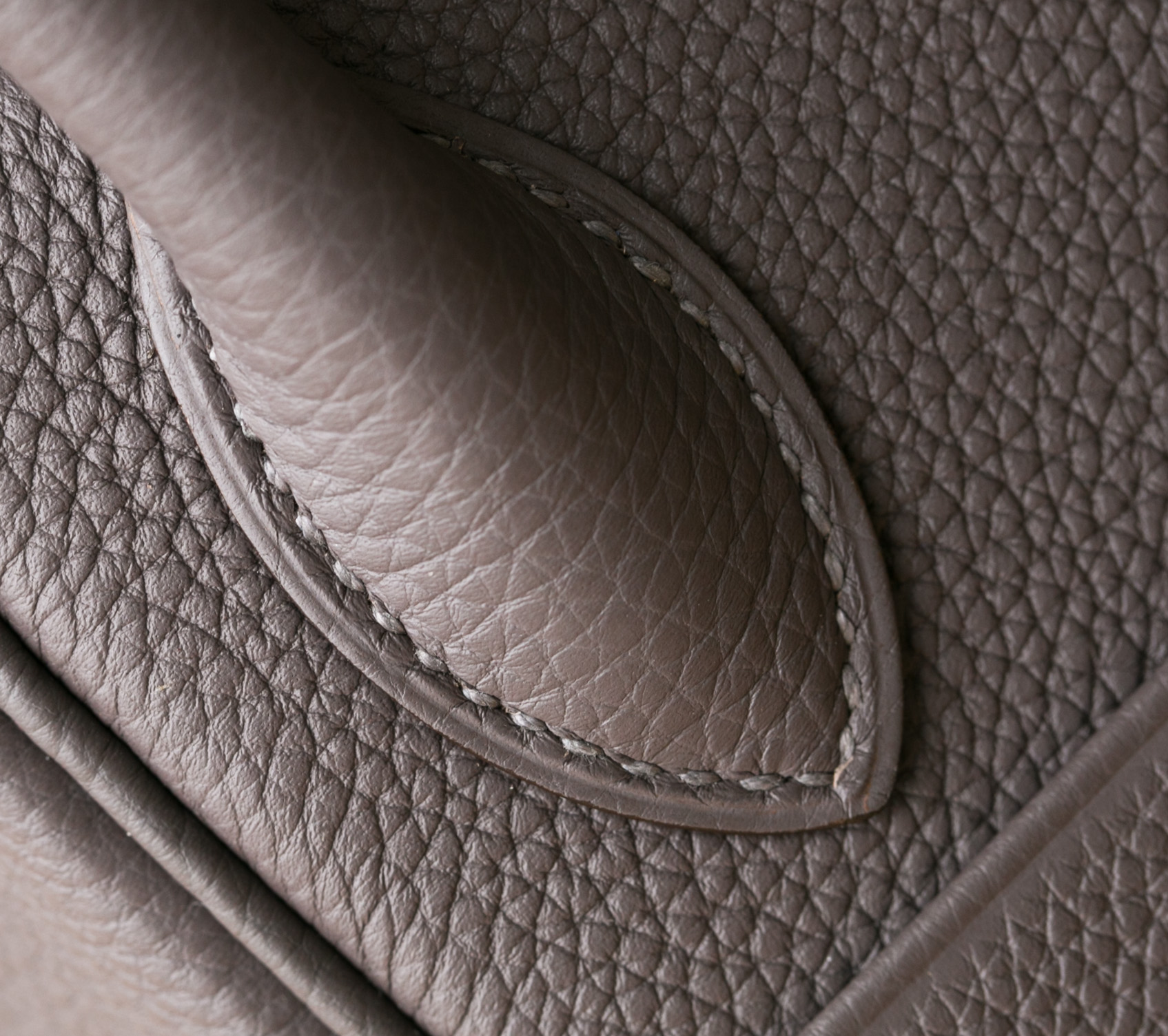 爱马仕琳迪包 Hermes Lindy30cm 8F锡器灰拼樱花粉进口togo牛皮
