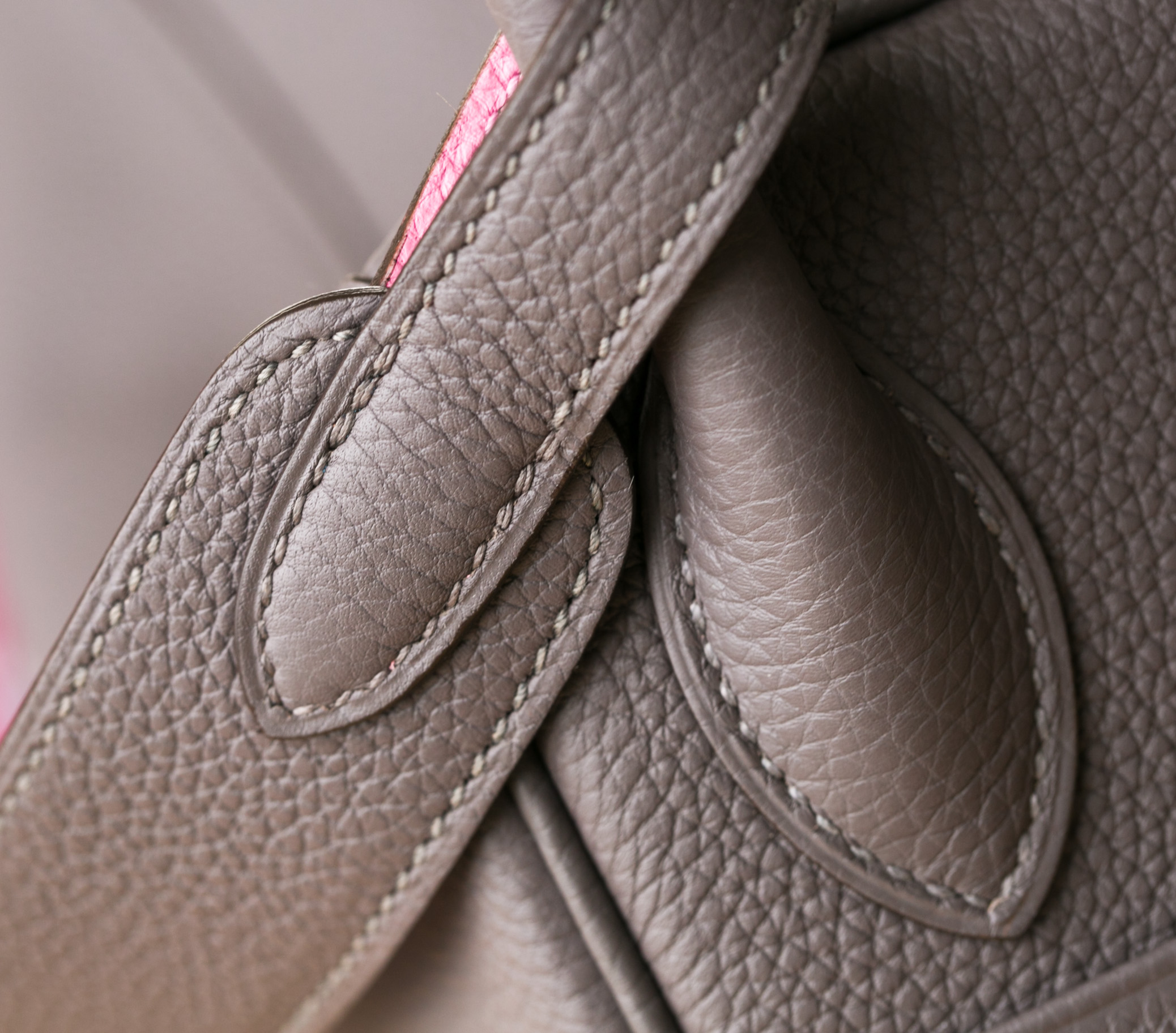 爱马仕琳迪包 Hermes Lindy30cm 8F锡器灰拼樱花粉进口togo牛皮