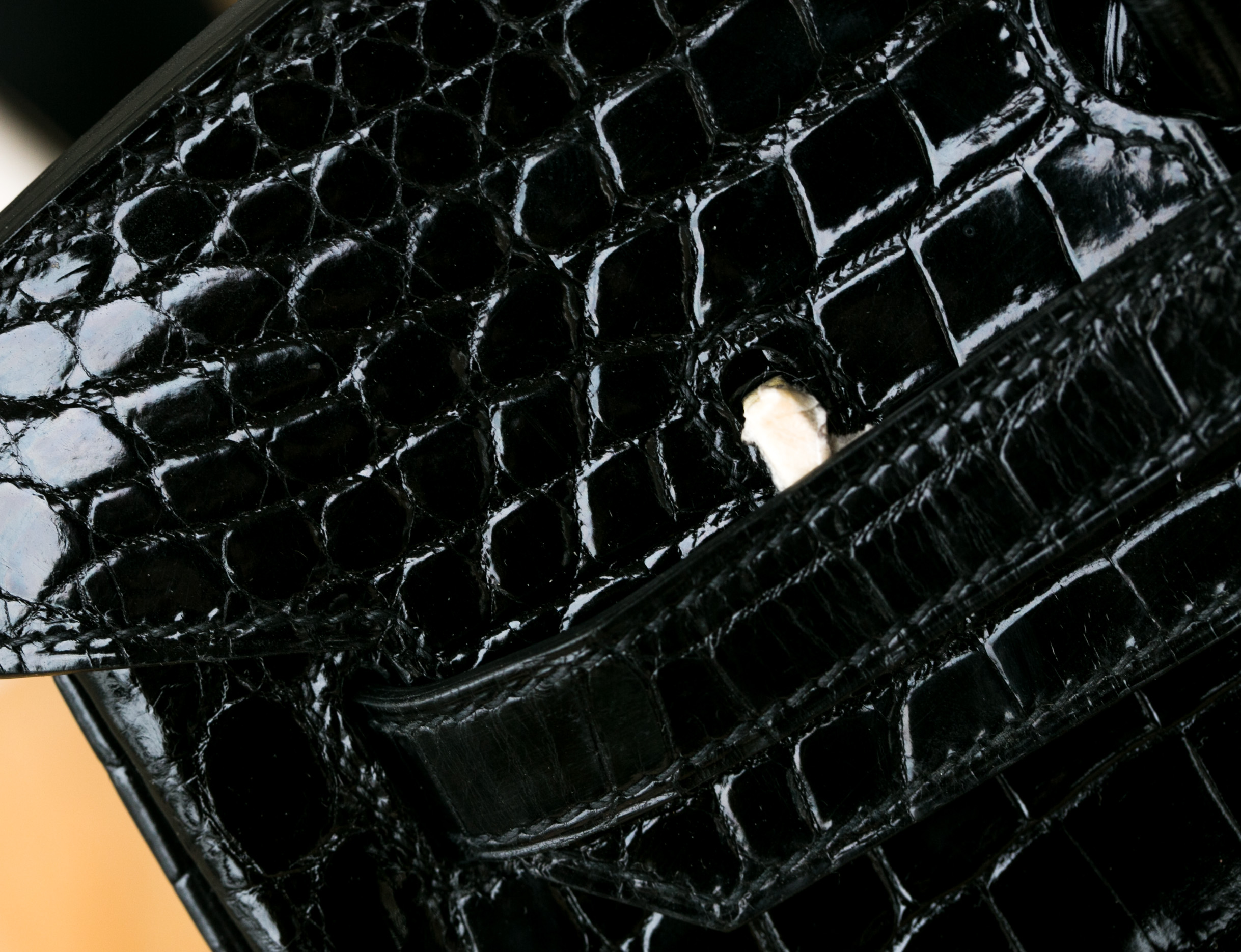 Hermes女包价格 爱马仕黑色亮面两点鳄鱼皮Birkin30铂金包 金扣