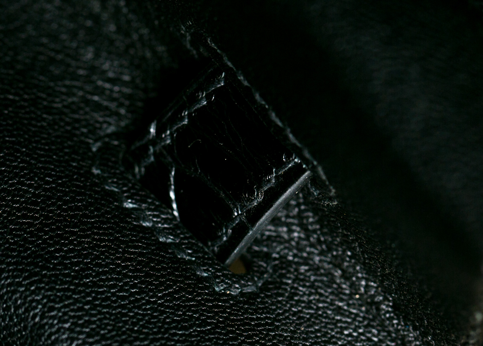 Hermes女包价格 爱马仕黑色亮面两点鳄鱼皮Birkin30铂金包 金扣