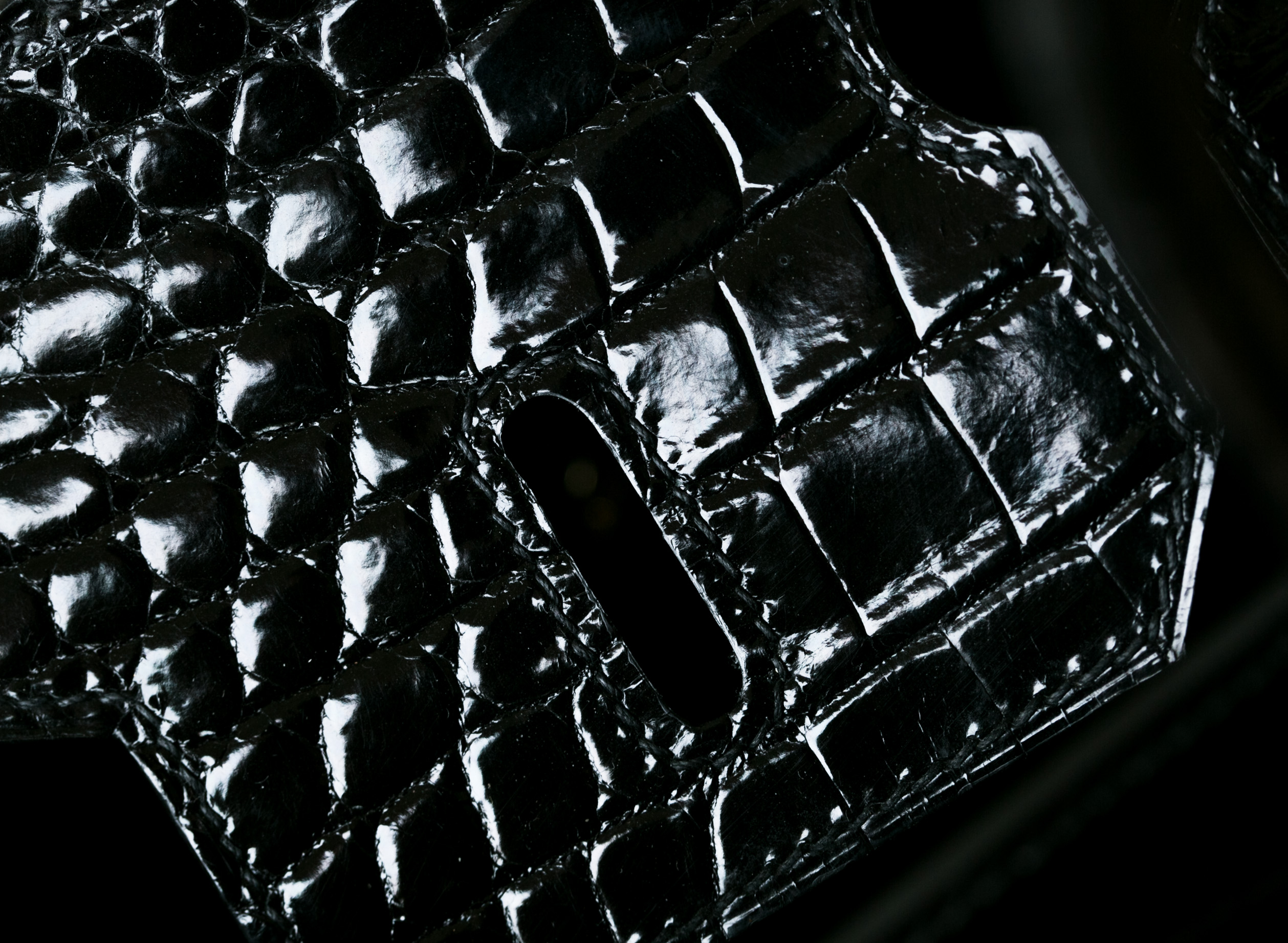 Hermes女包价格 爱马仕黑色亮面两点鳄鱼皮Birkin30铂金包 金扣