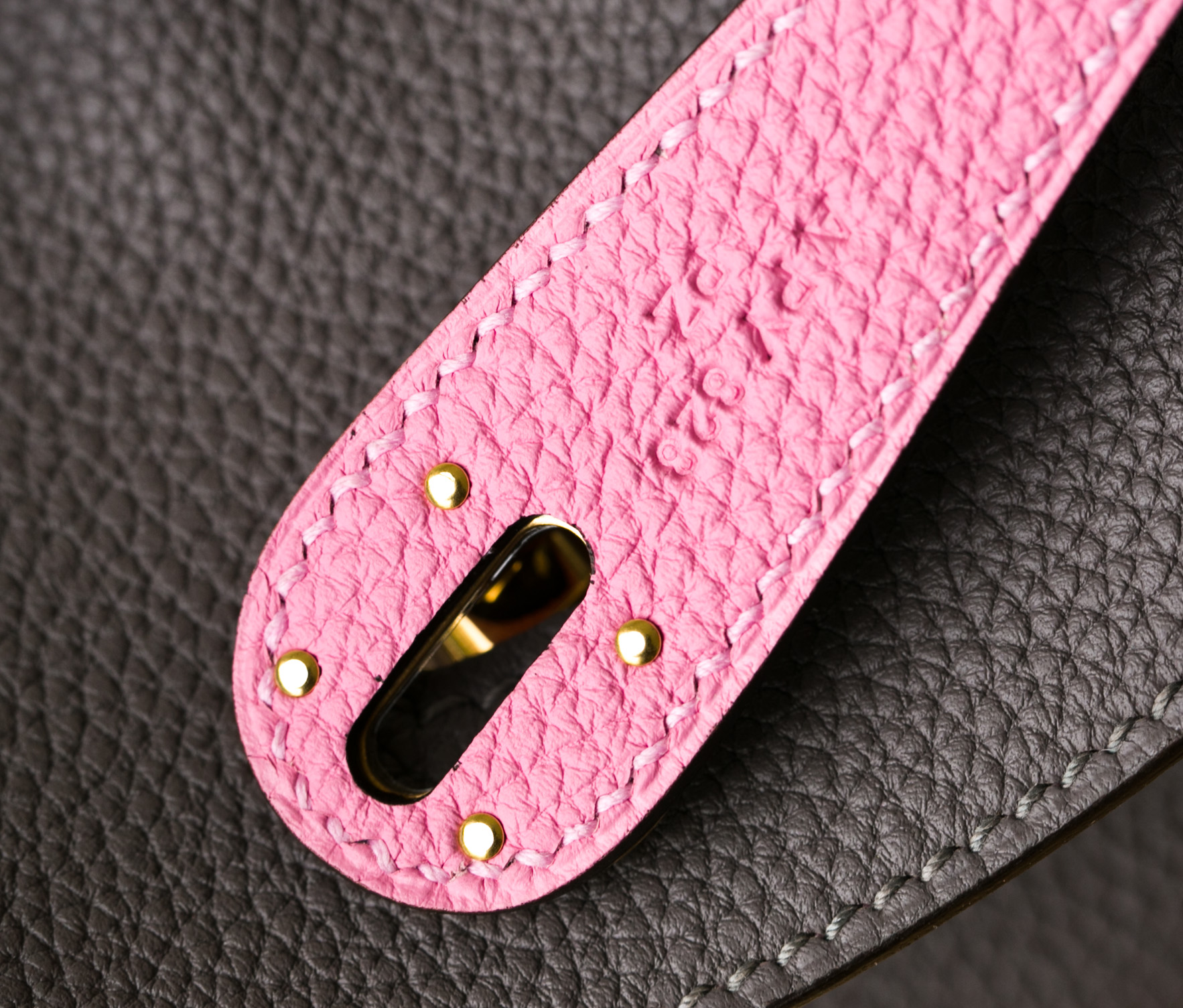 爱马仕琳迪包 Hermes Lindy30cm 8F锡器灰拼樱花粉进口togo牛皮