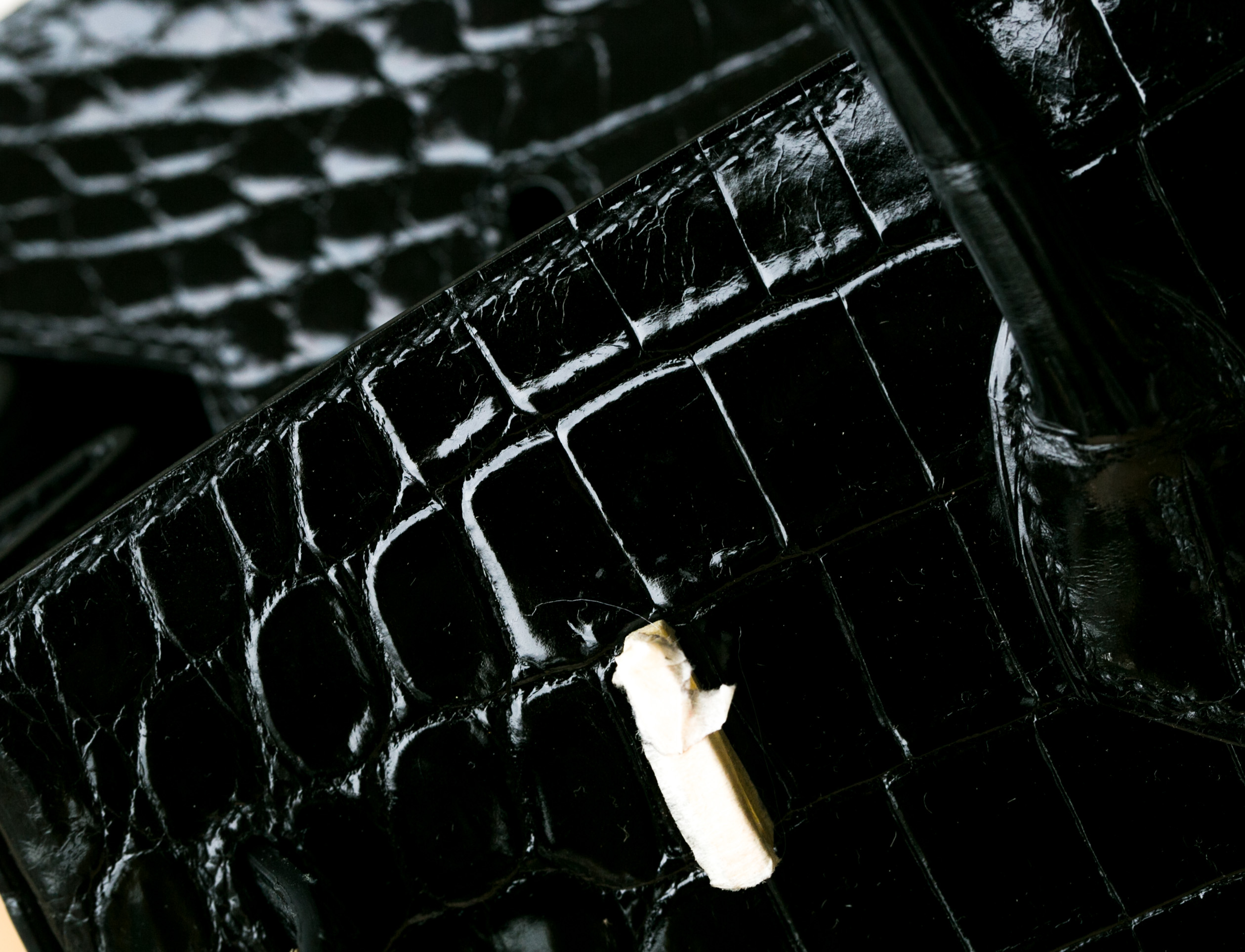 Hermes女包价格 爱马仕黑色亮面两点鳄鱼皮Birkin30铂金包 金扣