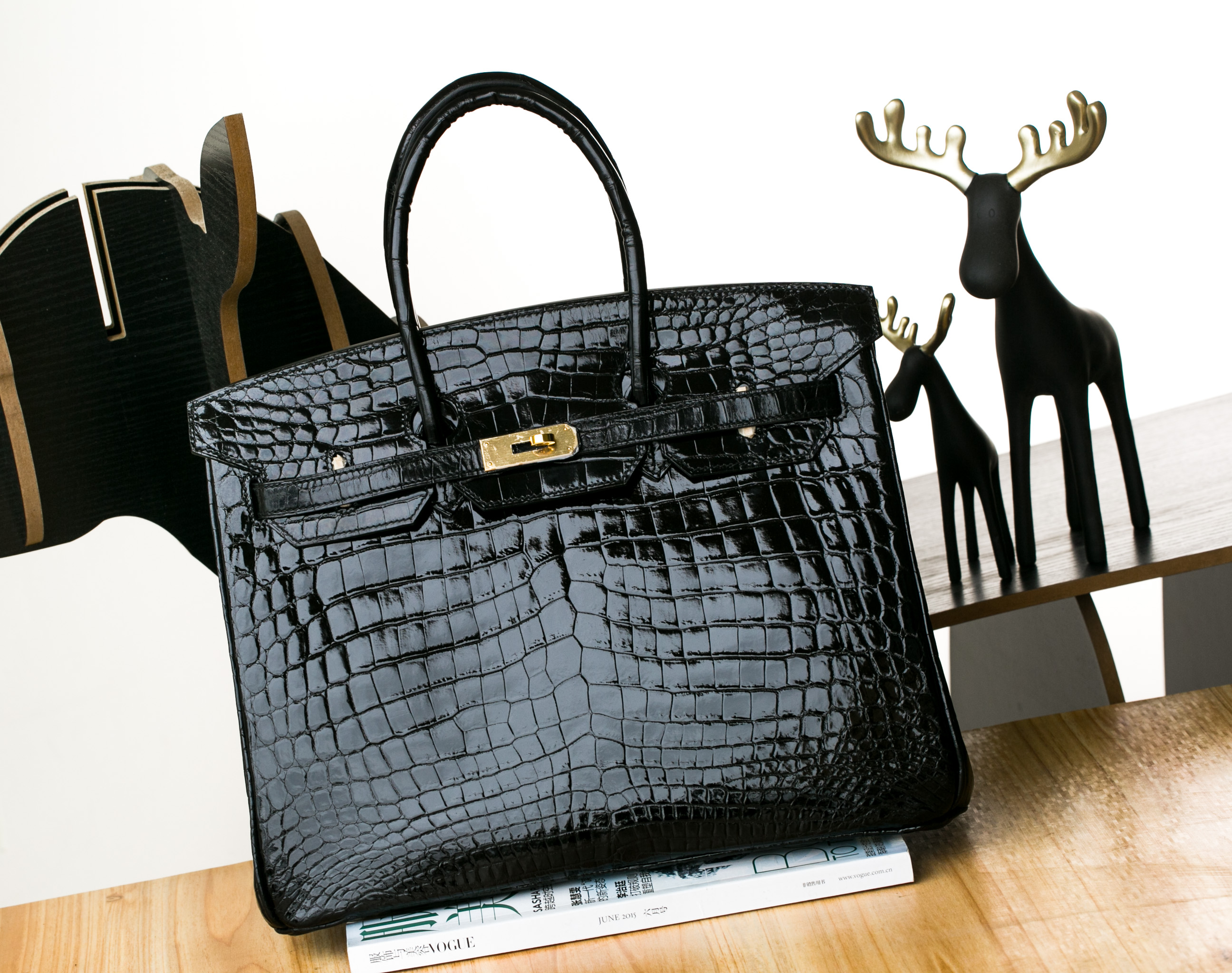 Hermes女包价格 爱马仕黑色亮面两点鳄鱼皮Birkin30铂金包 金扣