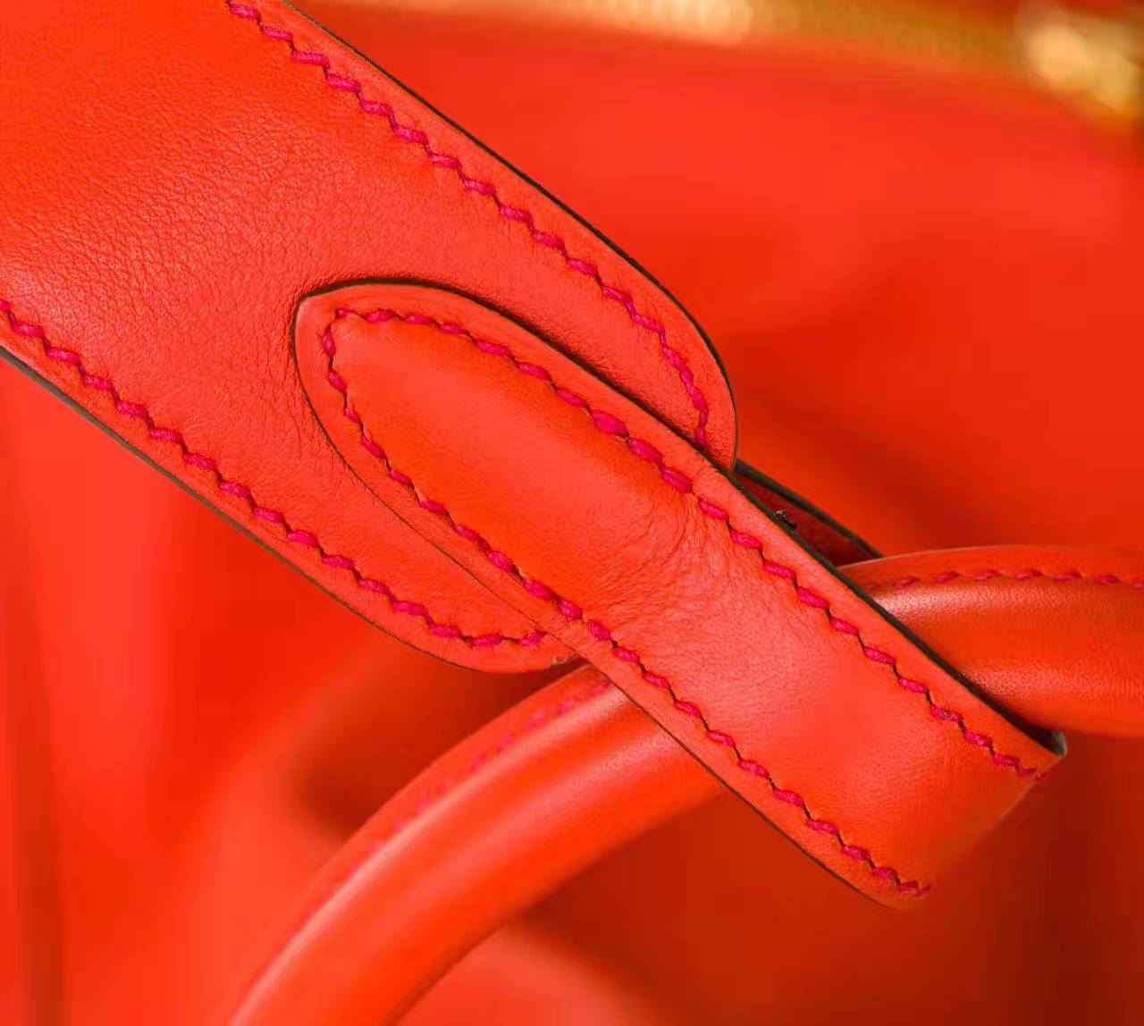 爱马仕Hermes Lindy 30cm 火焰橙原厂swift牛皮琳迪包 金扣