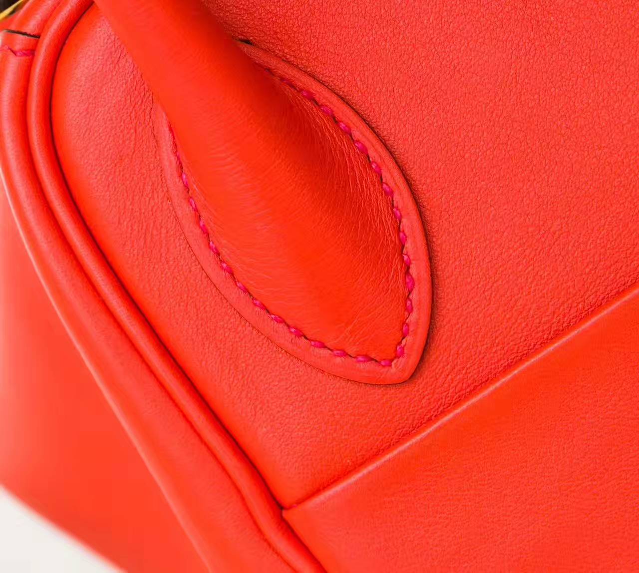 爱马仕Hermes Lindy 30cm 火焰橙原厂swift牛皮琳迪包 金扣