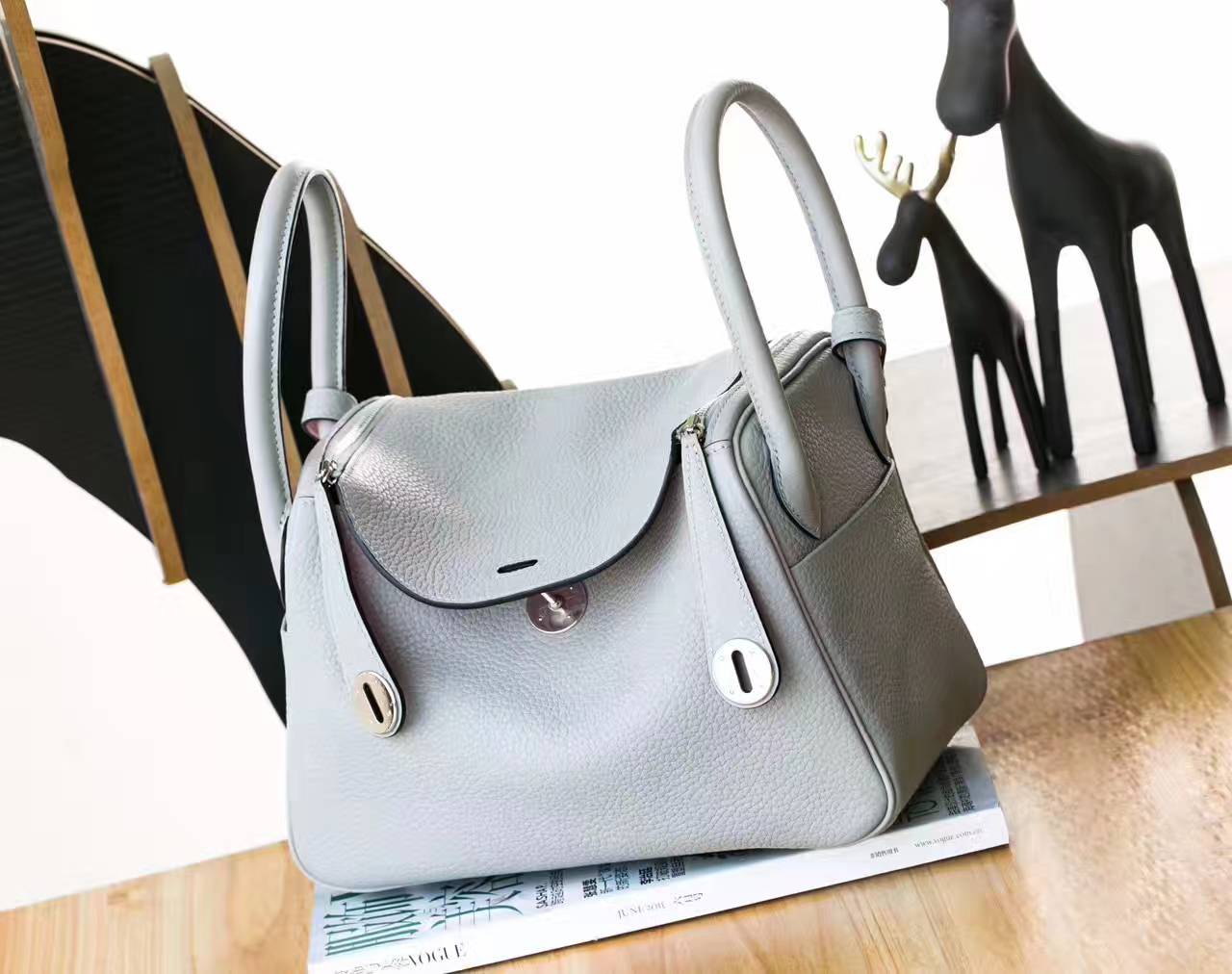 爱马仕琳迪包尺寸 Hermes Lindy 30cm 4Z海鸥灰拼水粉色原厂TC皮