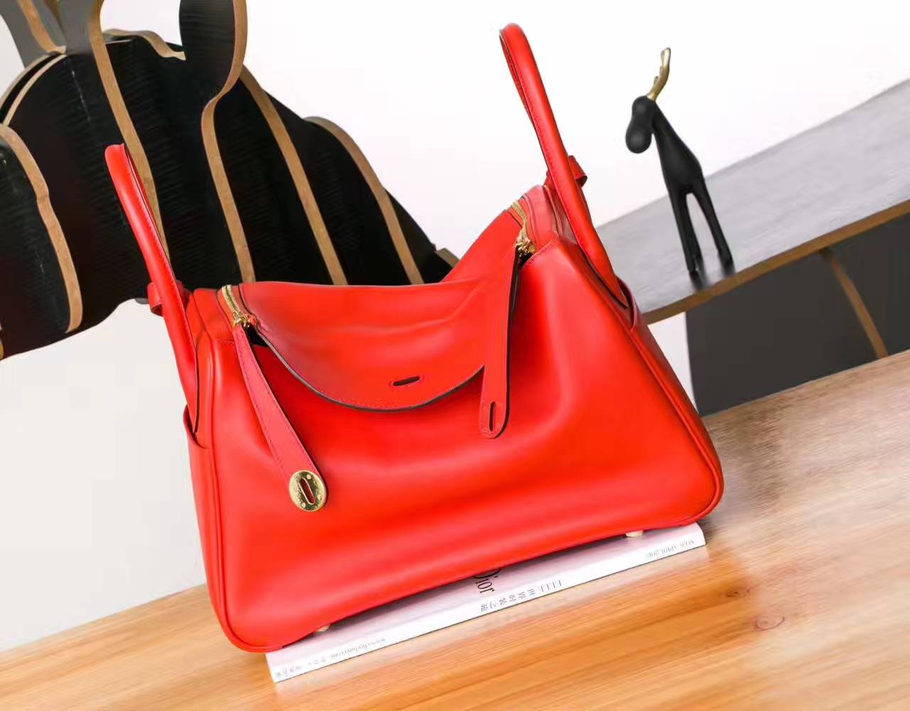 爱马仕Hermes Lindy 30cm 火焰橙原厂swift牛皮琳迪包 金扣