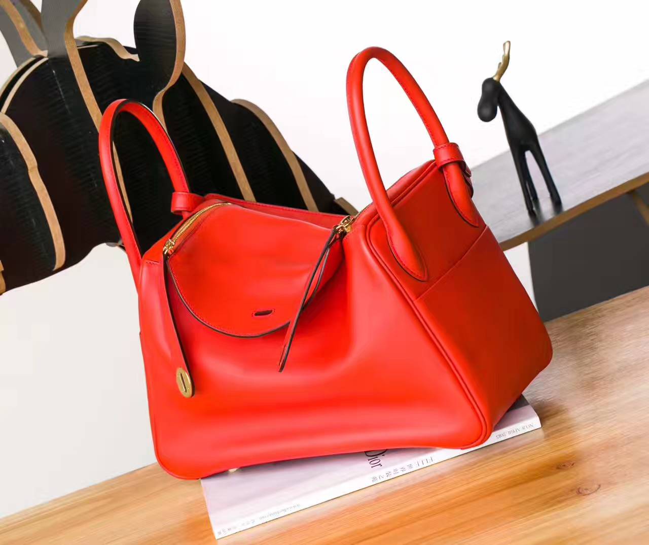 爱马仕Hermes Lindy 30cm 火焰橙原厂swift牛皮琳迪包 金扣