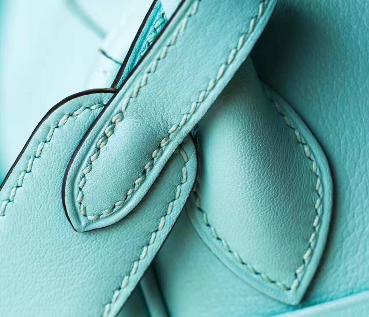 爱马仕琳迪包尺寸 Hermes Lindy 26cm 3P马卡龙蓝原厂swift牛皮