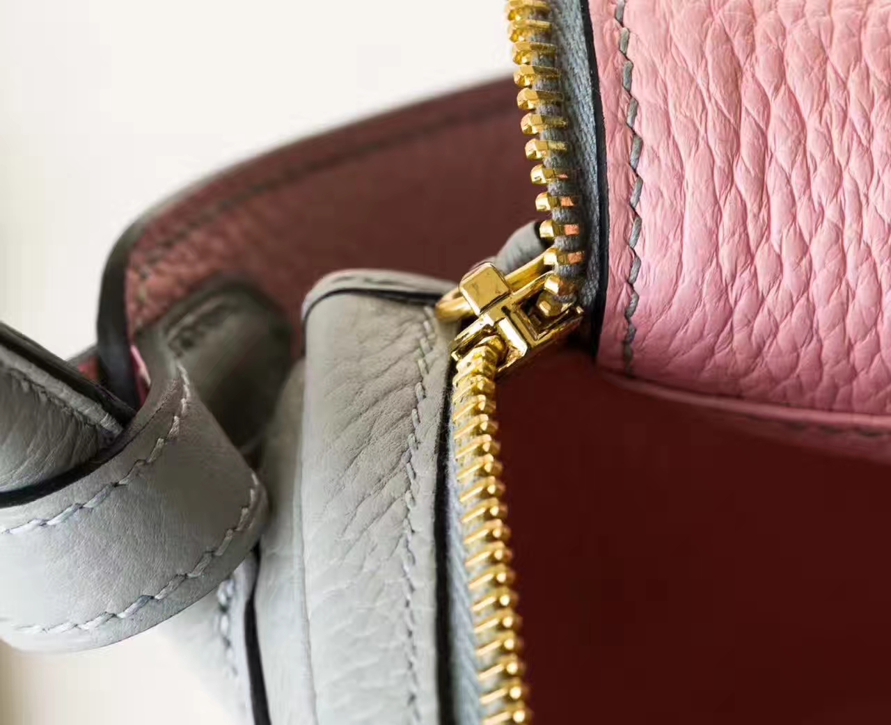 爱马仕琳迪包尺寸 Hermes Lindy 30cm 冰川蓝拼水粉色TC牛皮