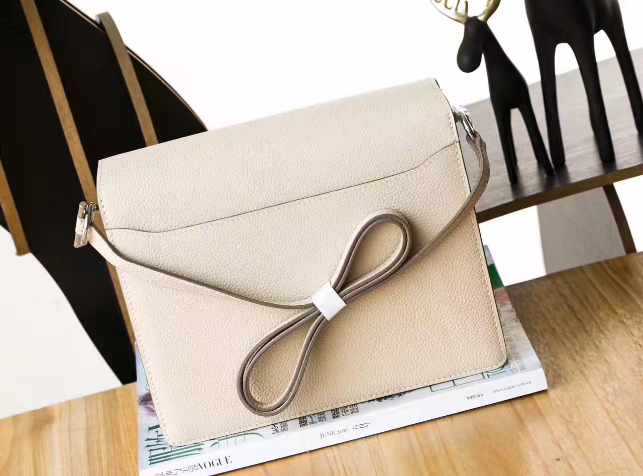 爱马仕包包批发 Hermes CK80珍珠灰原厂TC牛皮Roulis猪鼻子包23cm