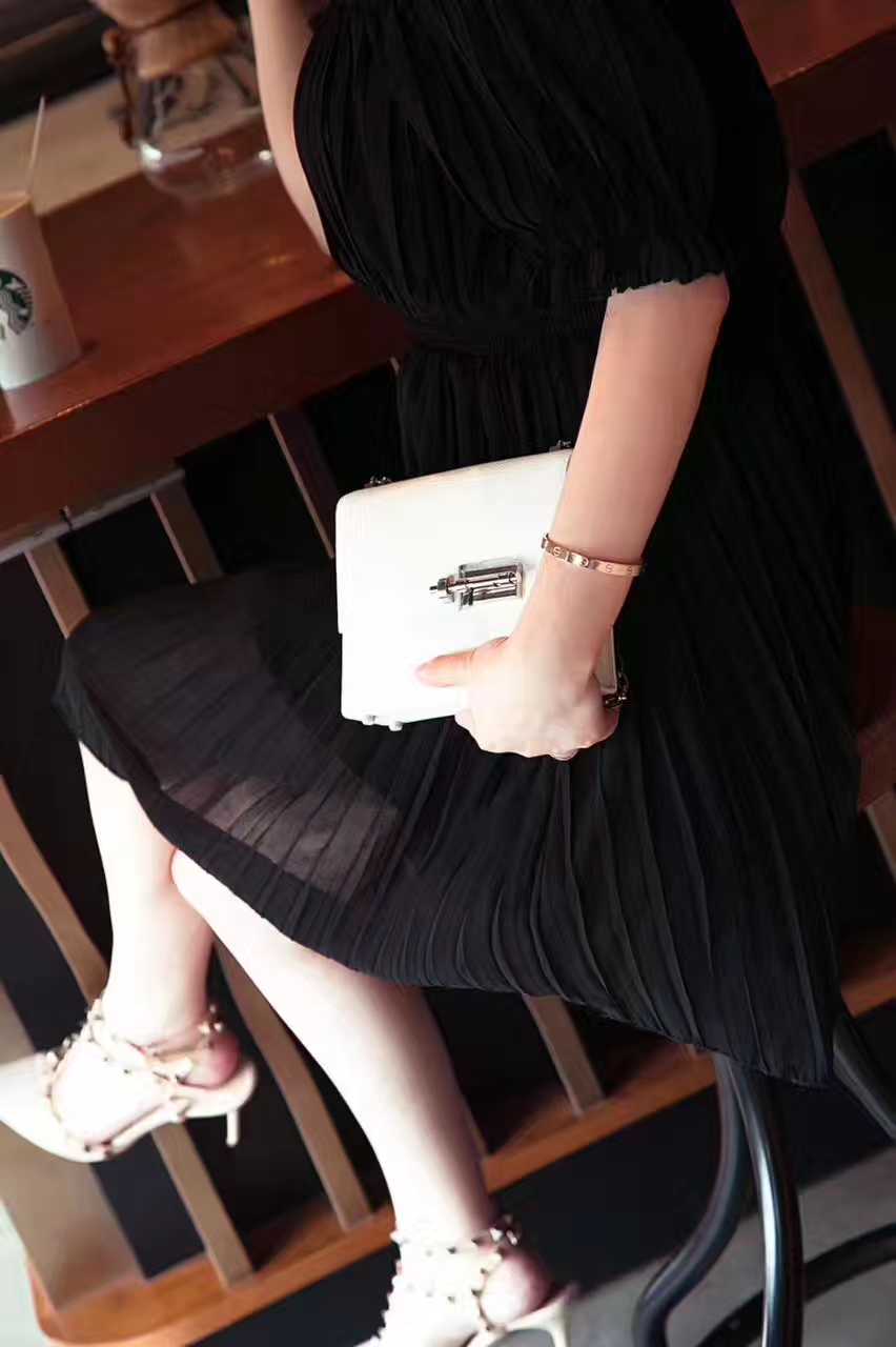 Hermes女包价格 爱马仕白色原厂epsom牛皮Verrou机关枪包17cm