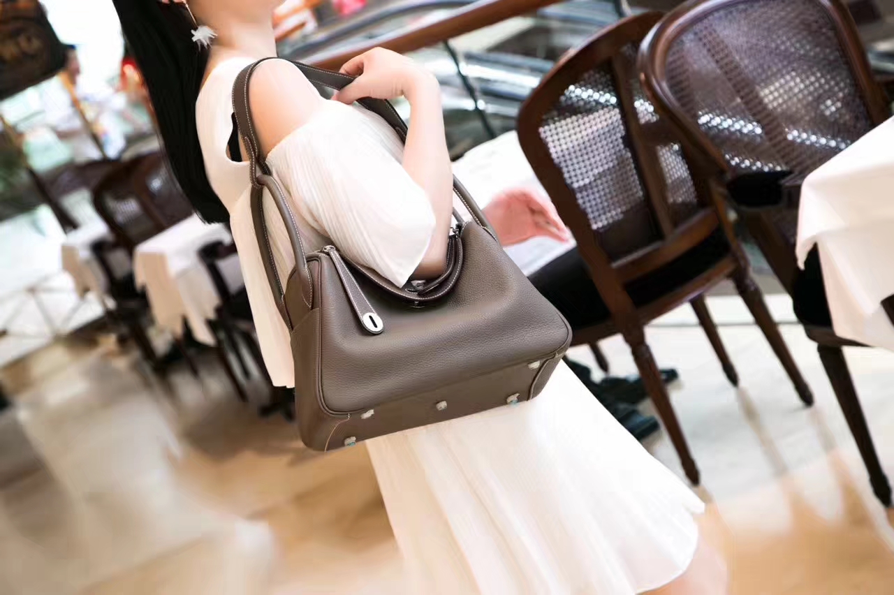 爱马仕Lindy包价格 Hermes CK18大象灰顶级TC牛皮琳迪包30cm