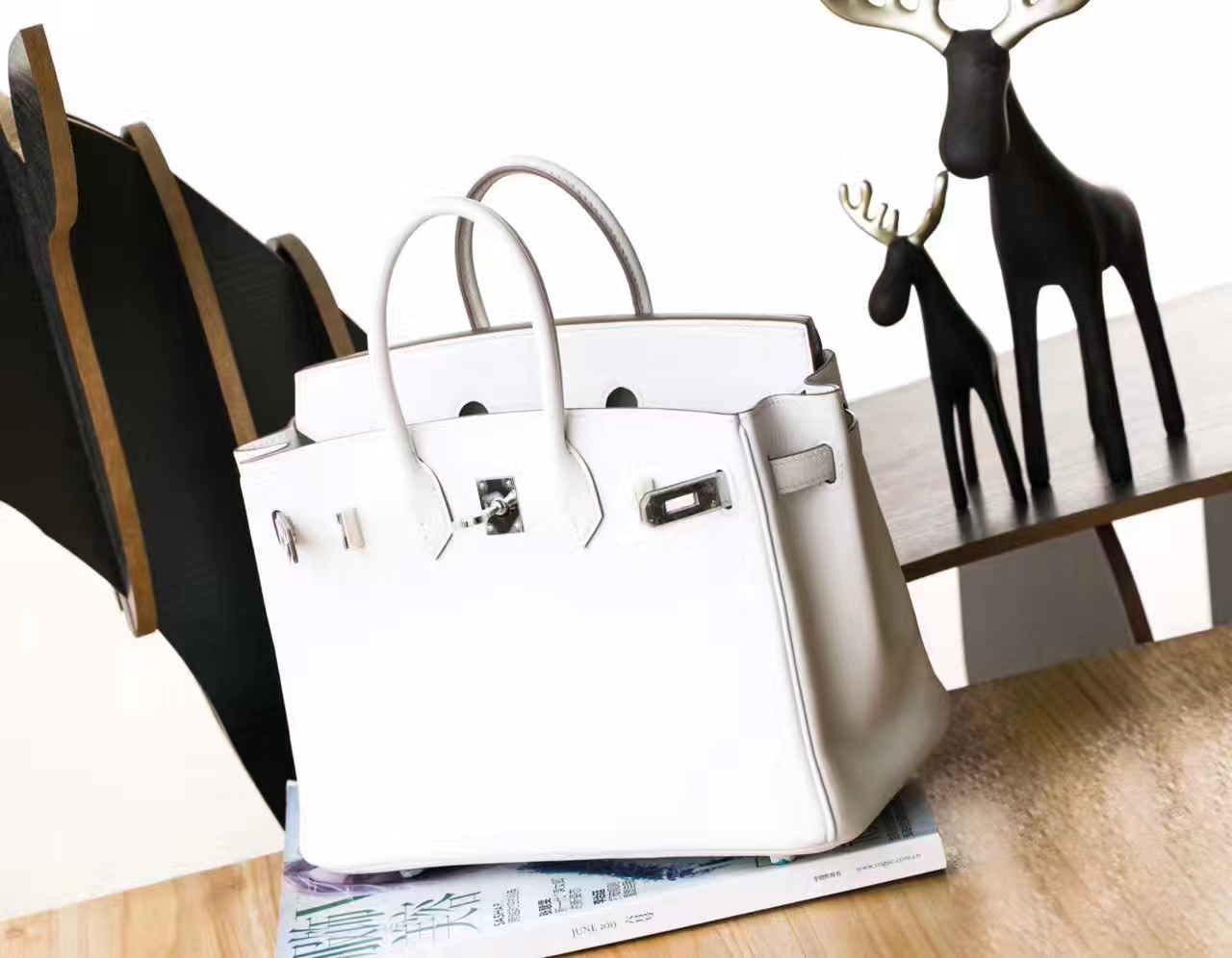 Hermes女包价格 爱马仕奶昔白原厂Swift牛皮Birkin铂金包25cm 银扣