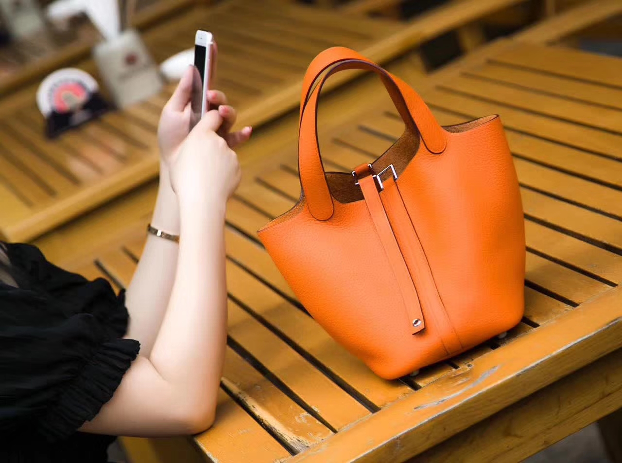 爱马仕菜篮子包尺寸 Hermes 93橙色原厂TC牛手提水桶包Picotin 18cm