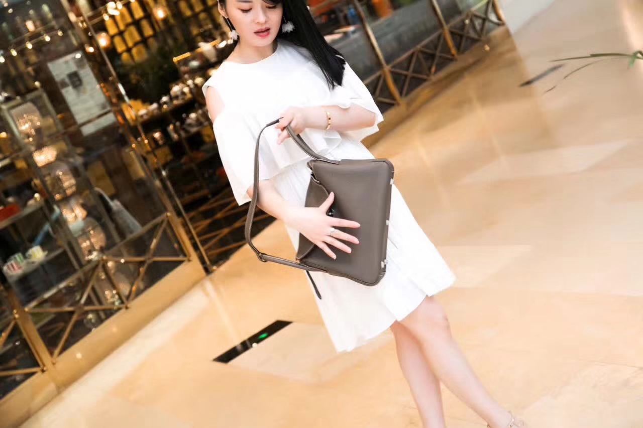 爱马仕Lindy包价格 Hermes CK18大象灰顶级TC牛皮琳迪包30cm