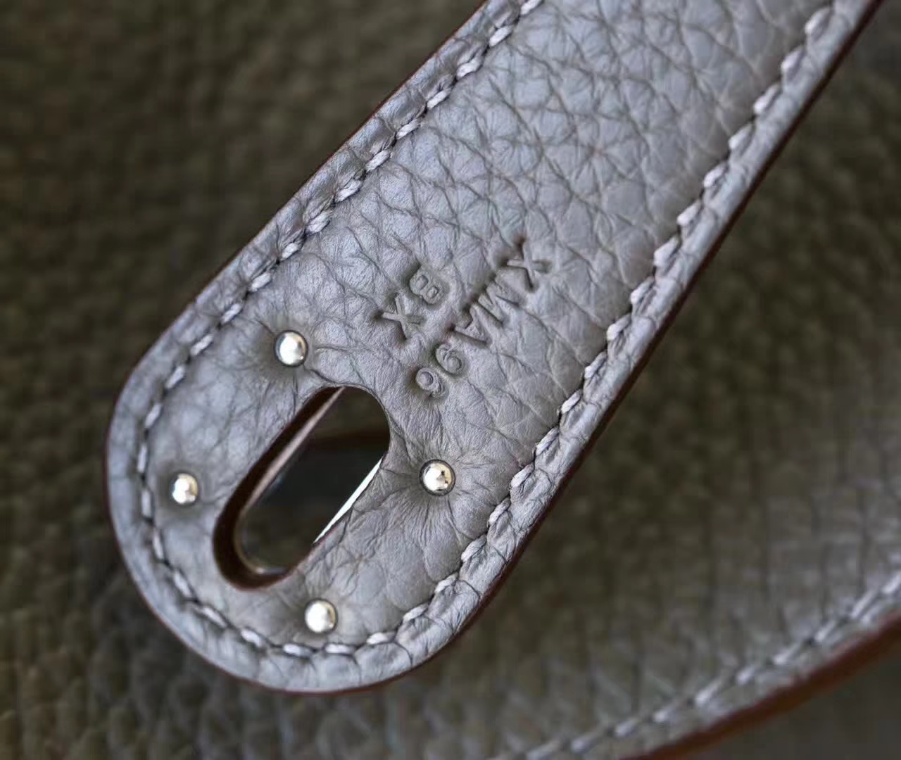 爱马仕琳迪包价格 Hermes Lindy30cm 8F锡器灰TC牛皮 银扣
