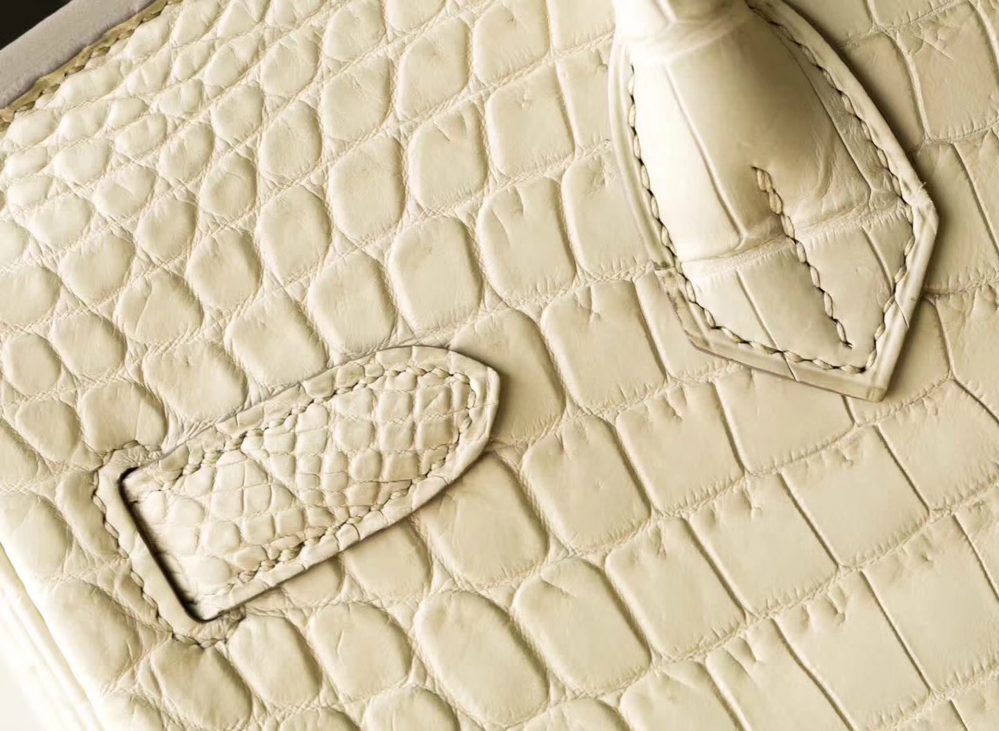 Hermes爱马仕铂金包尺寸 3C羊毛白雾面两点鳄鱼皮Birkin30cm 金扣