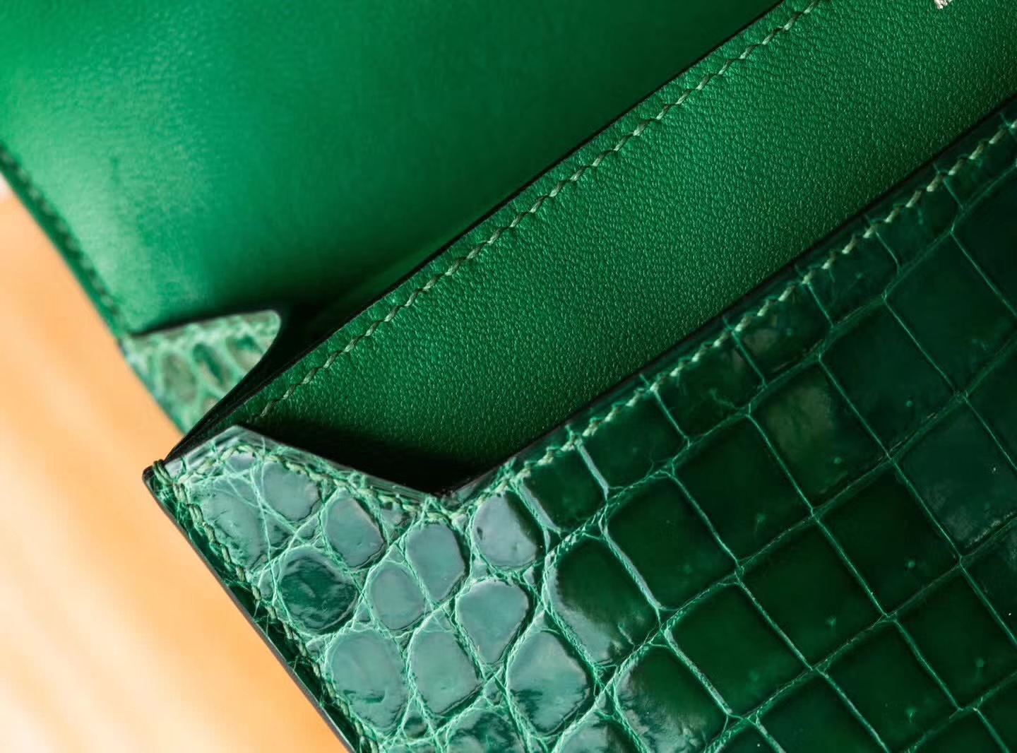 Hermes Verrou24cm 爱马仕翡翠绿亮面鳄鱼皮单肩斜挎女包 银扣