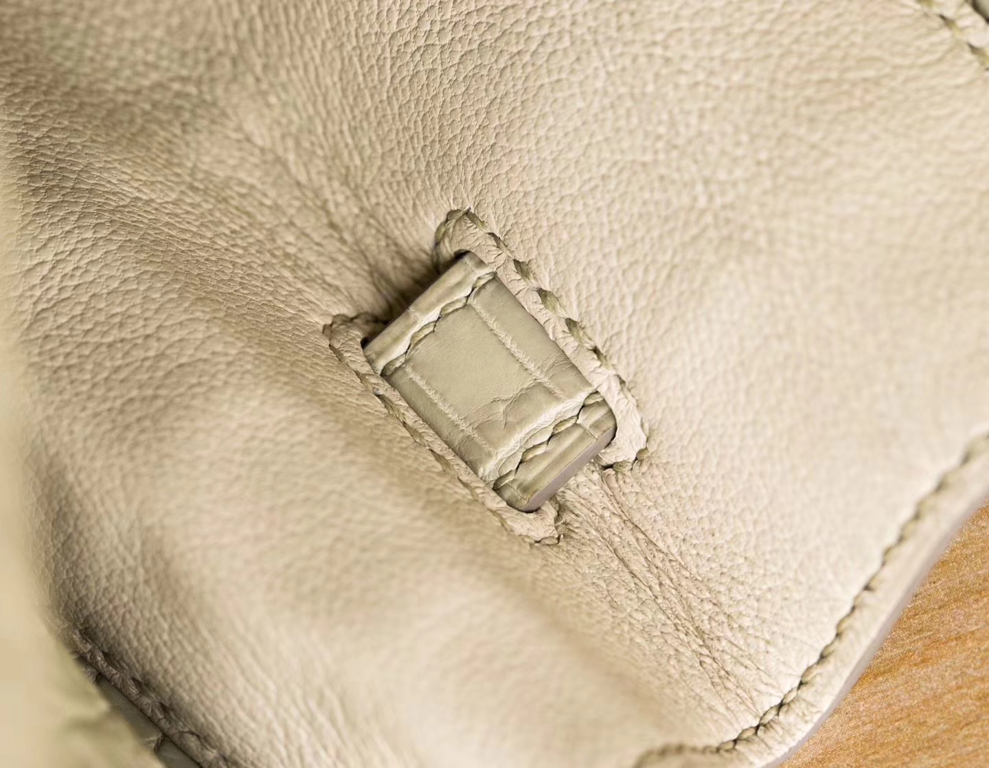 Hermes爱马仕铂金包尺寸 3C羊毛白雾面两点鳄鱼皮Birkin30cm 金扣