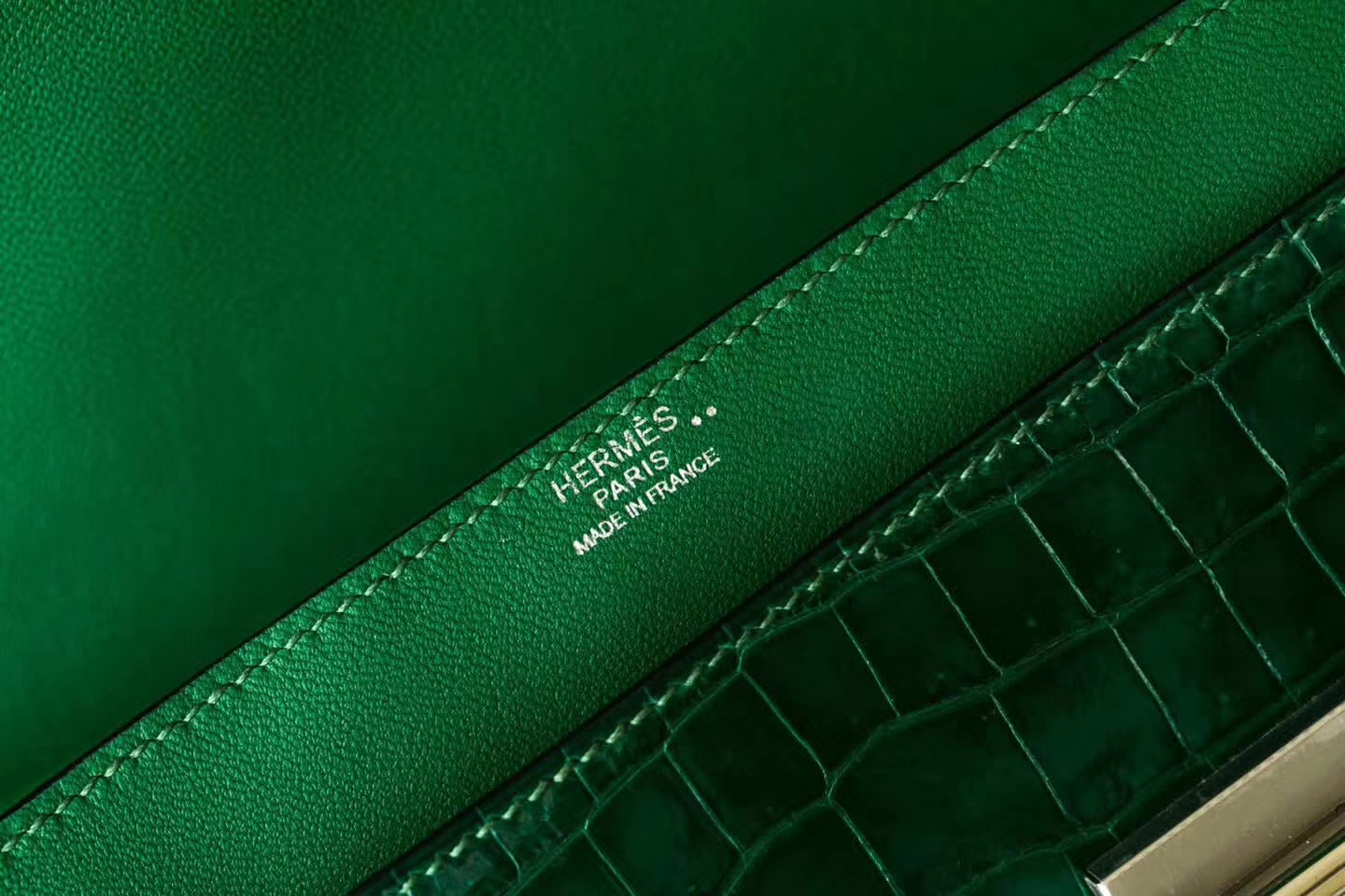 Hermes Verrou24cm 爱马仕翡翠绿亮面鳄鱼皮单肩斜挎女包 银扣