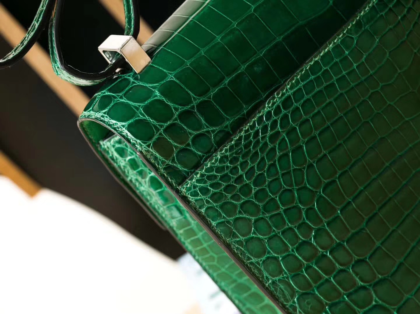 Hermes Verrou24cm 爱马仕翡翠绿亮面鳄鱼皮单肩斜挎女包 银扣