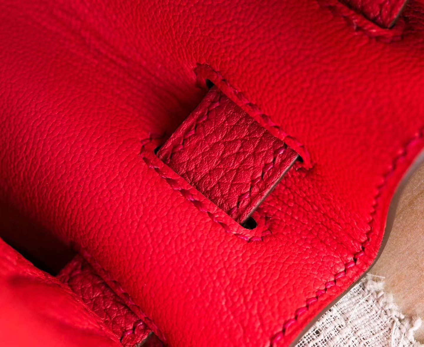 爱马仕凯莉包价格 Hermes Kelly28CM Q5国旗红顶级Togo牛皮 银扣
