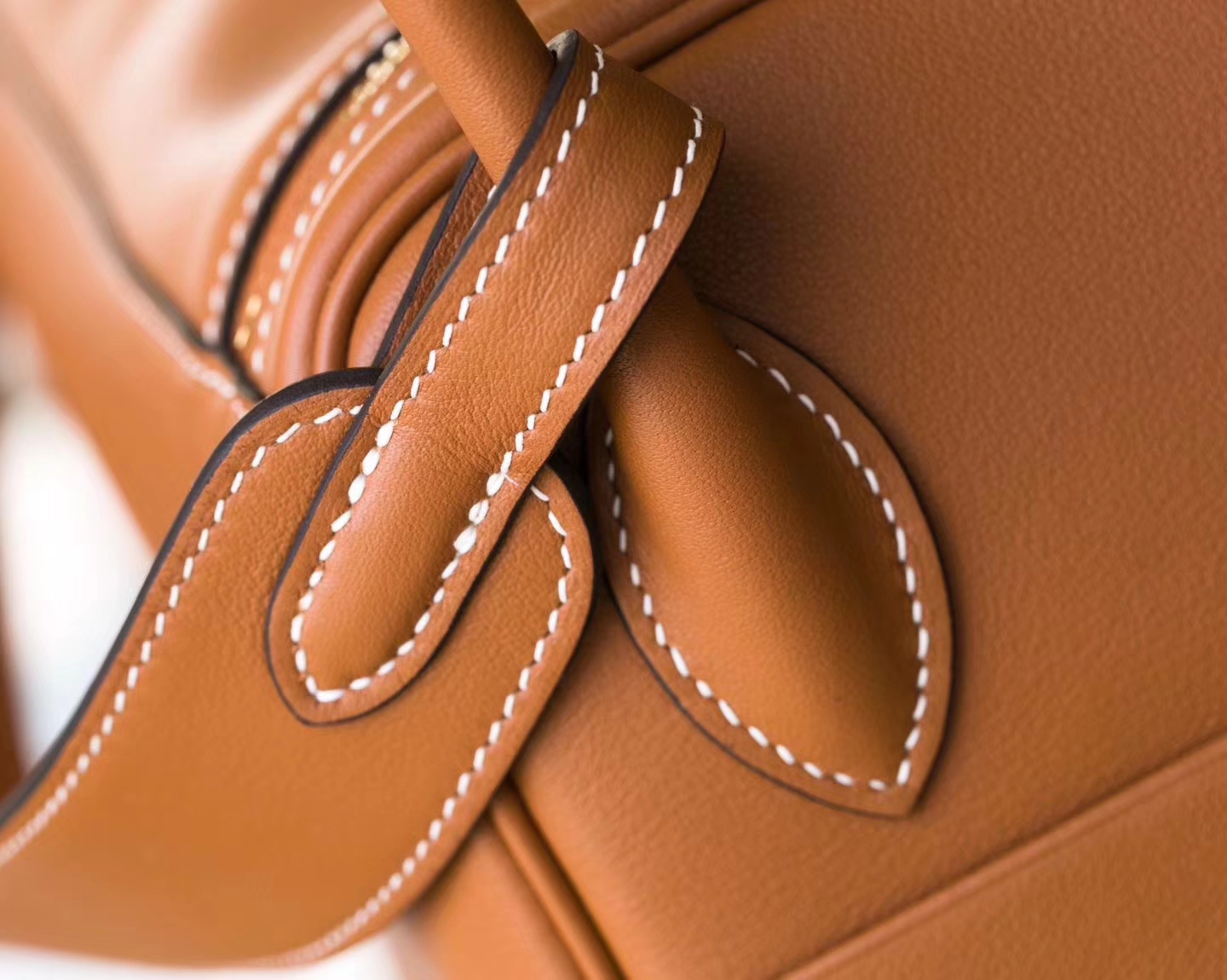 爱马仕琳迪包价格 Hermes Lindy 34CM CK37金色顶级Swift牛皮 金扣