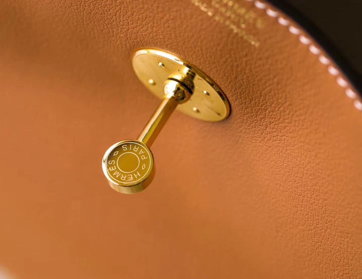 爱马仕琳迪包价格 Hermes Lindy 34CM CK37金色顶级Swift牛皮 金扣