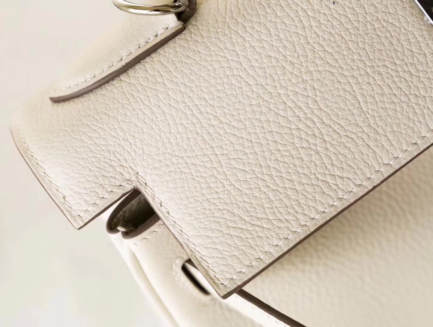 爱马仕Kelly女包 Hermes CK10奶昔白原厂Togo牛皮凯莉包28CM 银扣
