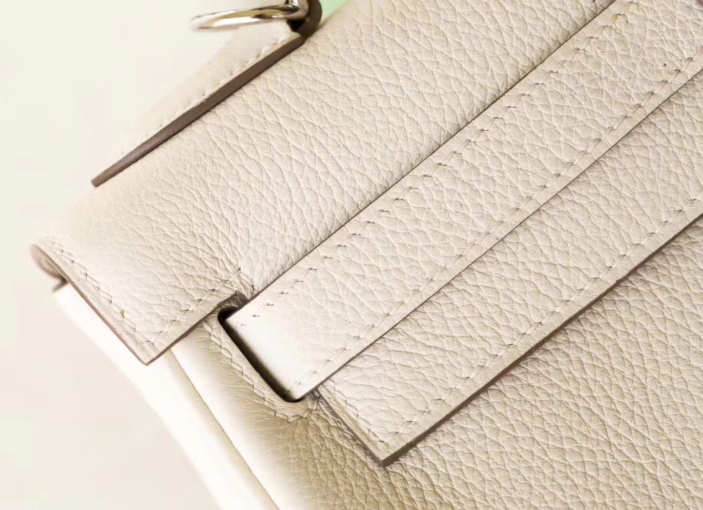 爱马仕Kelly女包 Hermes CK10奶昔白原厂Togo牛皮凯莉包28CM 银扣