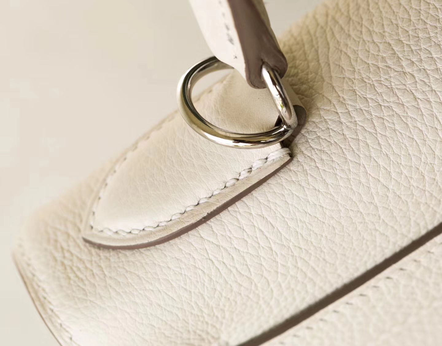 爱马仕Kelly女包 Hermes CK10奶昔白原厂Togo牛皮凯莉包28CM 银扣