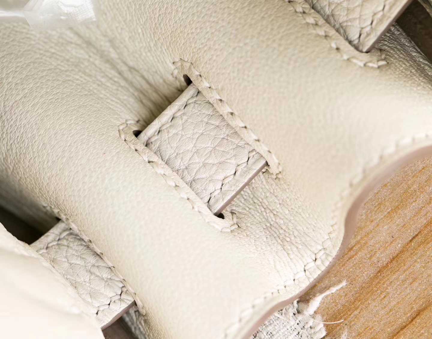 爱马仕Kelly女包 Hermes CK10奶昔白原厂Togo牛皮凯莉包28CM 银扣