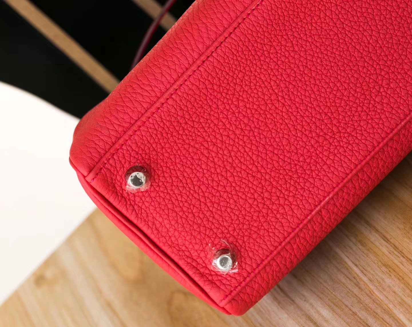爱马仕凯莉包价格 Hermes Kelly28CM Q5国旗红顶级Togo牛皮 银扣