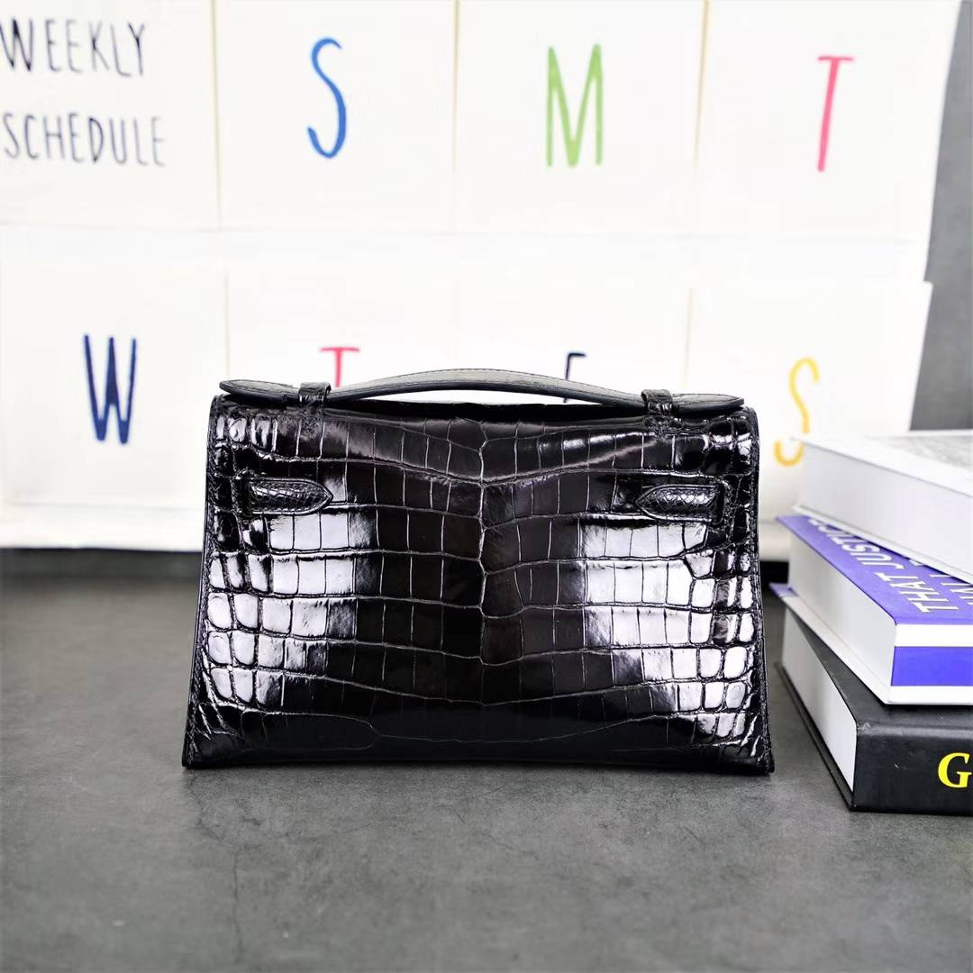 爱马仕手包价格 Hermes Minikelly22CM 黑色亮面两点鳄鱼皮迷你凯莉包 银扣