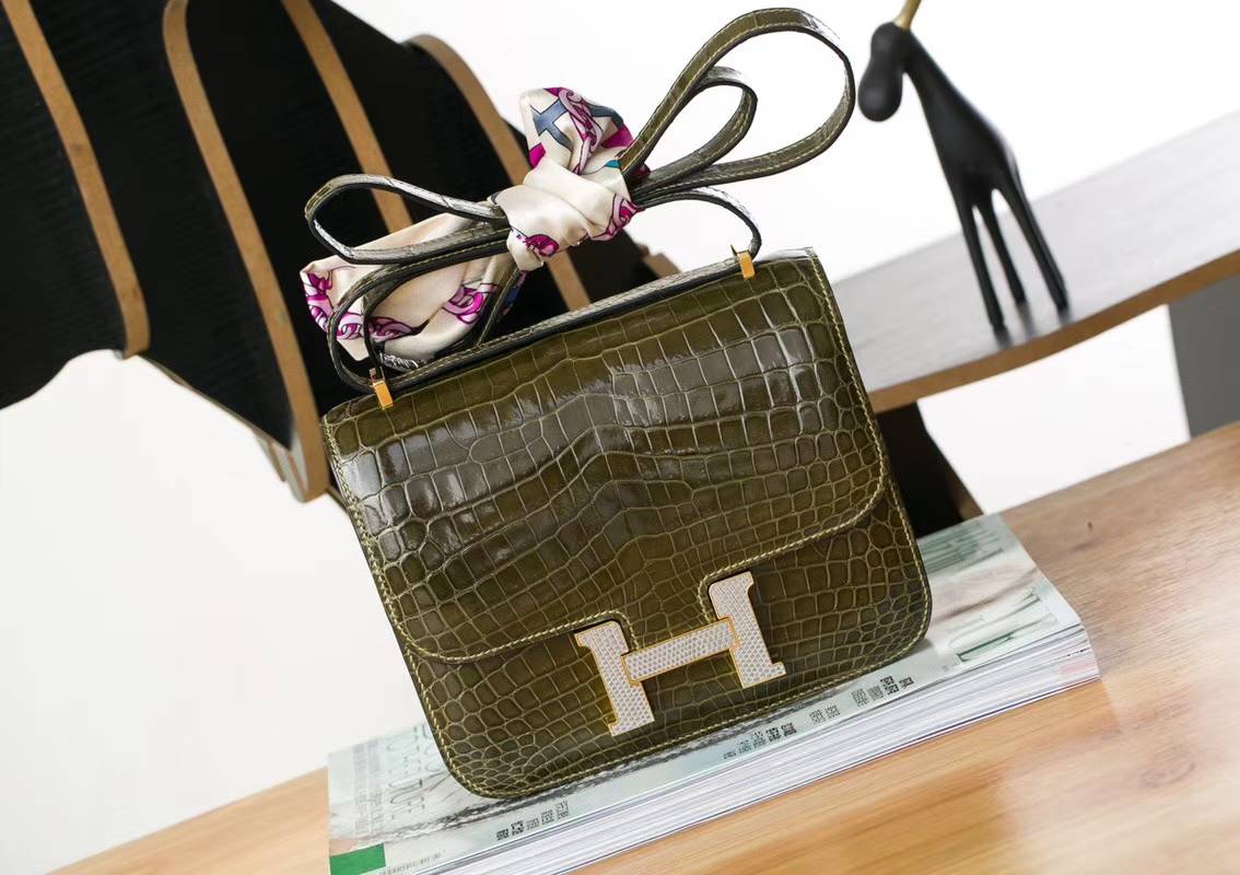 爱马仕空姐包价格 Hermes Constance19CM 橄榄绿亮面鳄鱼皮 钻石扣