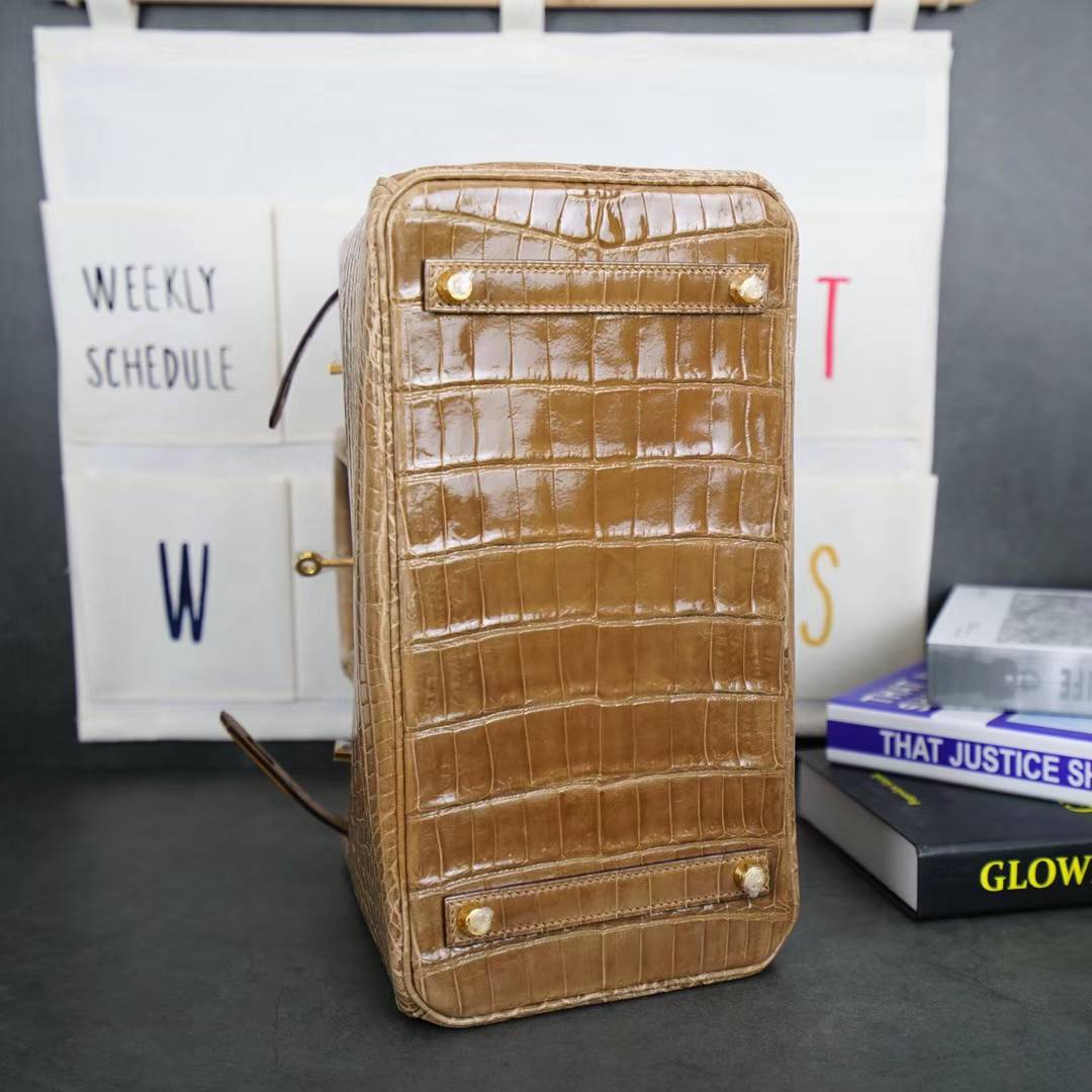 Hermes Birkin30CM 爱马仕卡其色亮面两点鳄鱼皮铂金包 金扣