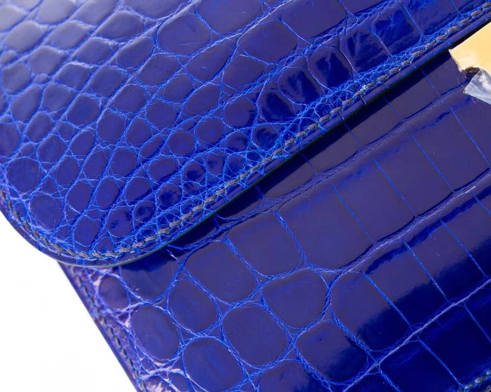 Hermes包包官网 爱马仕电光蓝亮面两点鳄鱼皮康斯坦空姐包Constance26CM