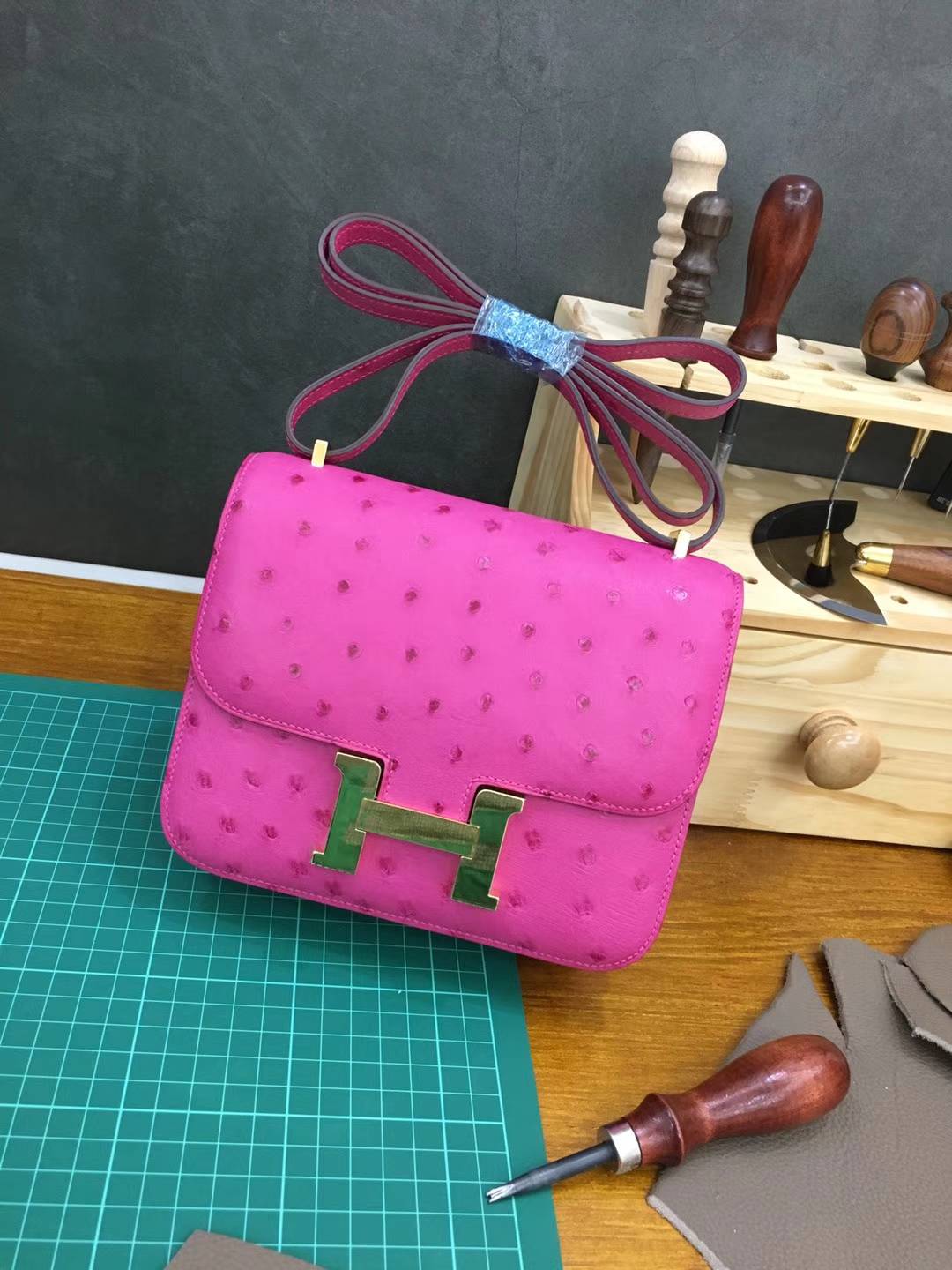 Hermes Constance19CM 爱马仕5J桃红色顶级鸵鸟皮空姐包 金扣