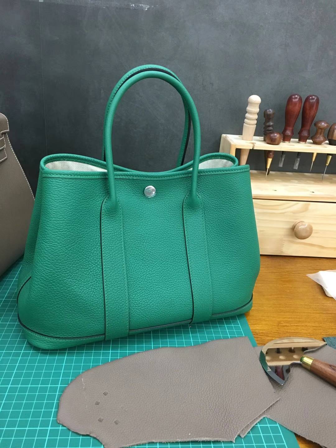 爱马仕新款女包 Hermes Togo牛皮Garden Party花园包30CM U4丝绒绿 银扣