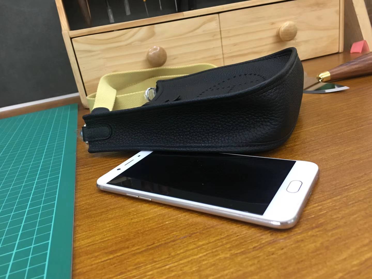 Hermes Evelyne16CM 爱马仕89黑色顶级TC牛皮伊芙林包单肩斜挎女包 银扣