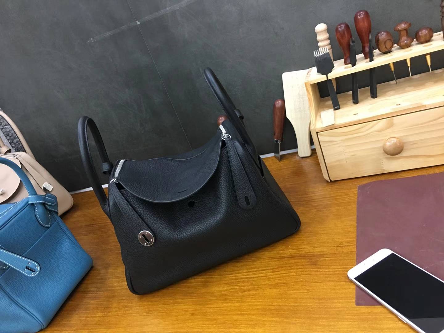 爱马仕琳迪包 Hermes Lindy30CM 黑色内拼梦幻紫顶级Togo牛皮 银扣