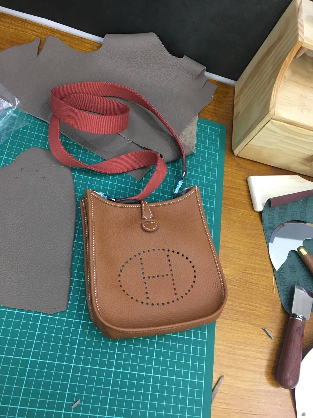 爱马仕伊芙林包 Hermes Evelyne CK37金色原厂TC牛皮单肩斜挎包16CM