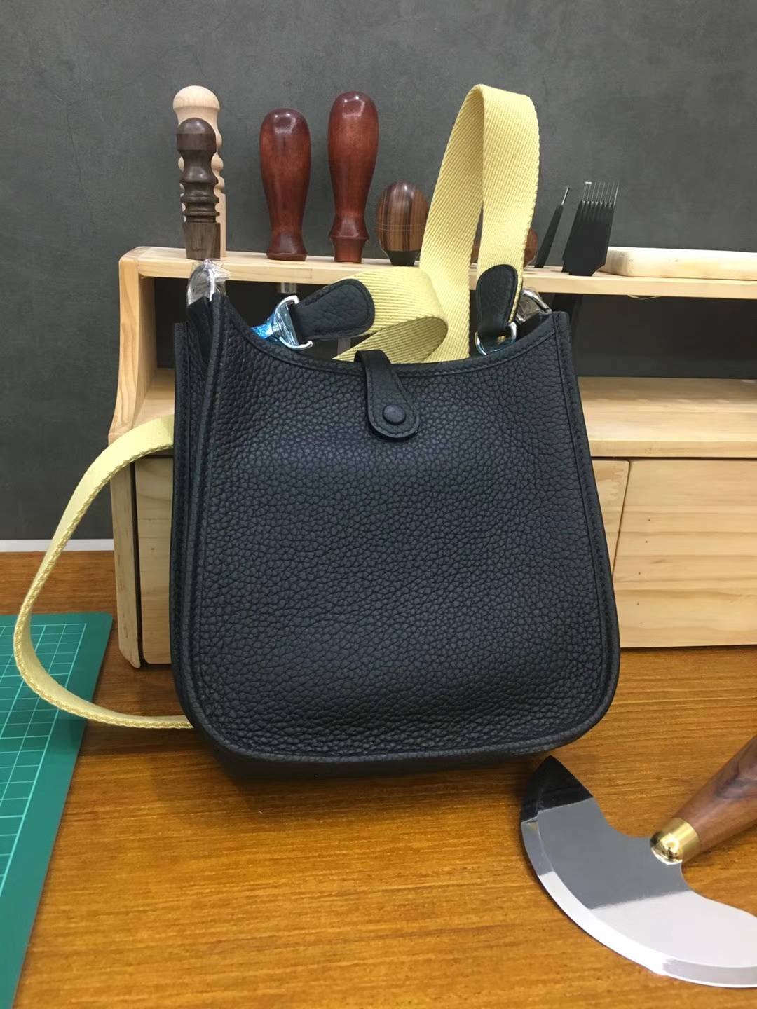 Hermes Evelyne16CM 爱马仕89黑色顶级TC牛皮伊芙林包单肩斜挎女包 银扣