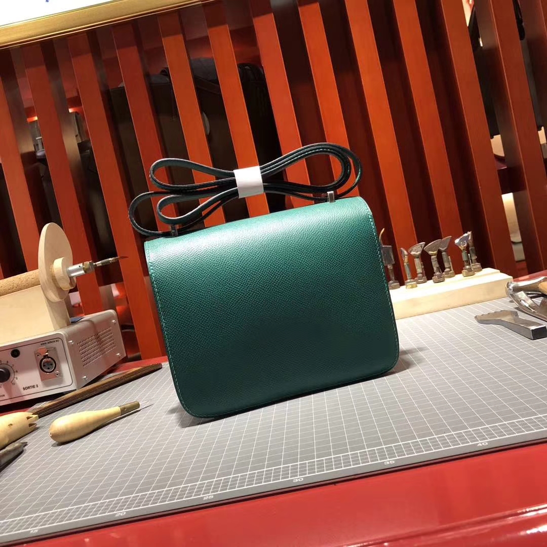 Hermes包包官网 爱马仕孔雀绿原厂epsom牛皮空姐包Constance19CM 银扣