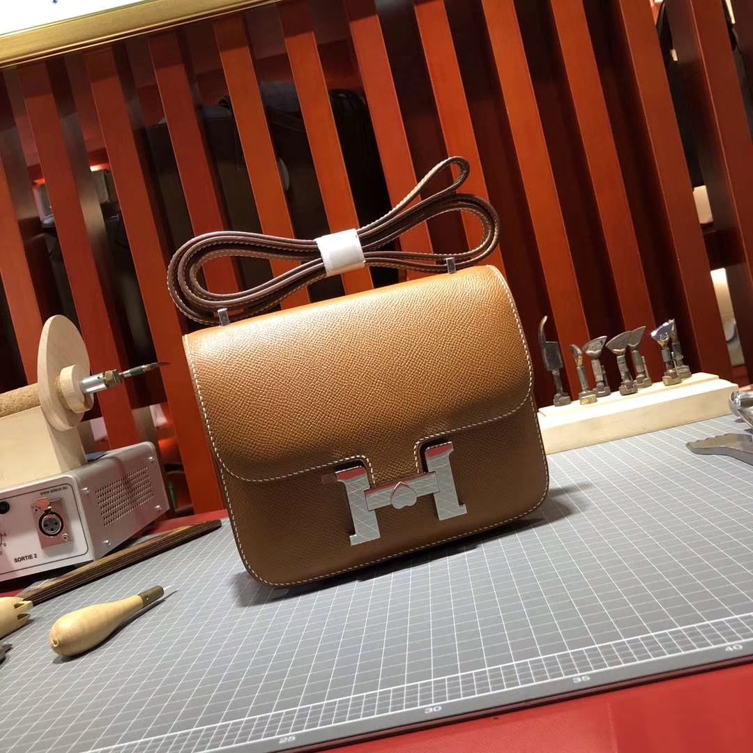 Hermes Constance19CM 爱马仕土黄色原厂Epsom牛皮空姐包 银扣