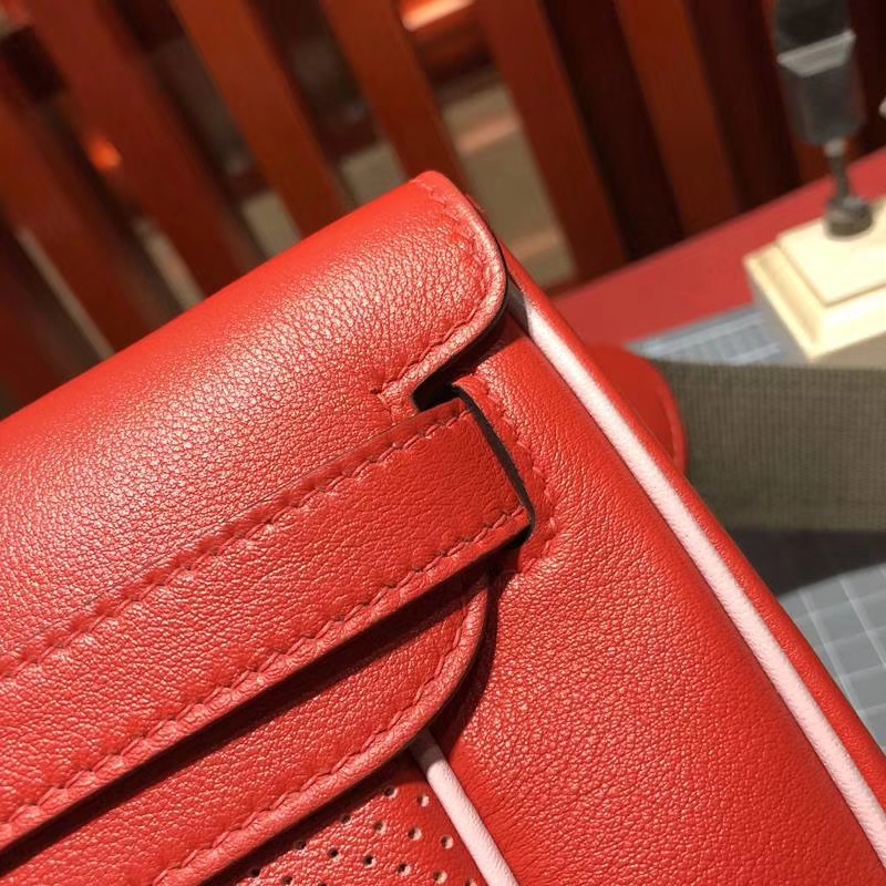 爱马仕女包价格 Hermes Berline 大红色原厂Swift牛皮线条包单肩包20cm