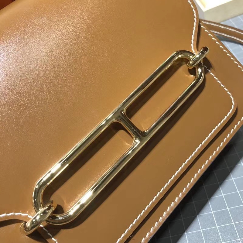 爱马仕包包官网 Hermes Roulis19CM 土黄色顶级Box牛皮 金扣